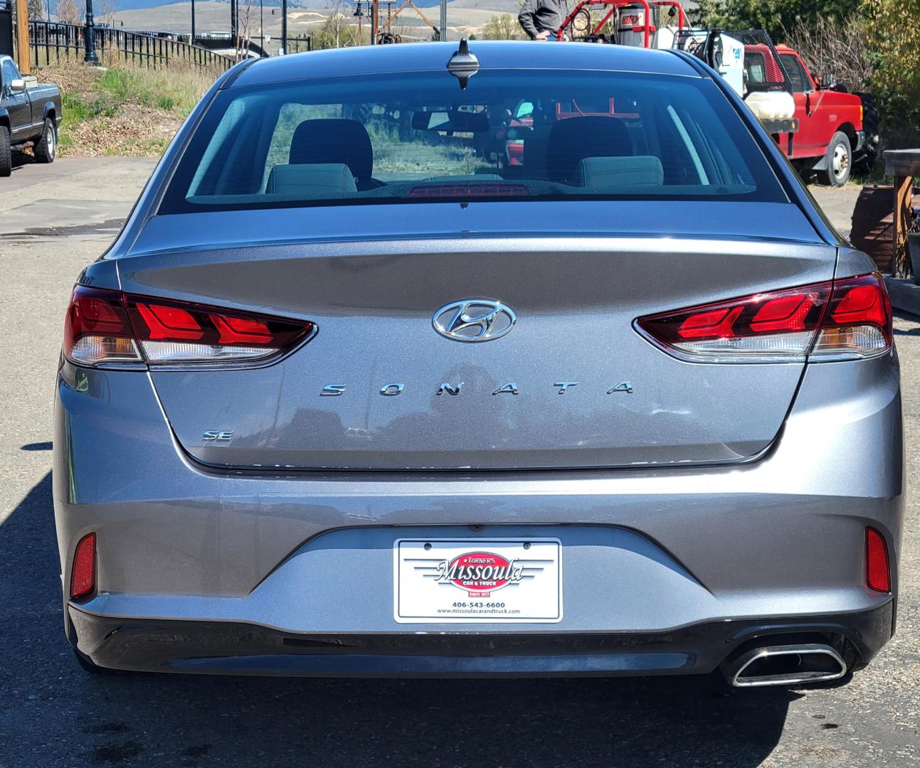 2018 Grey /Black Hyundai Sonata SE (5NPE24AF5JH) with an 2.4L I4 engine, 6 Speed Automatic transmission, located at 450 N Russell, Missoula, MT, 59801, (406) 543-6600, 46.874496, -114.017433 - Beautiful Sedan with only 15,600 Miles. 2.4L I4 Engine. 6 Speed Automatic Transmission. Bluetooth. Backup Camera. Air. Cruise. Tilt. power Windows and Locks. - Photo#9